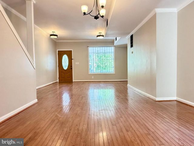 1004 GIRARD ST NW, Washington, DC 20001