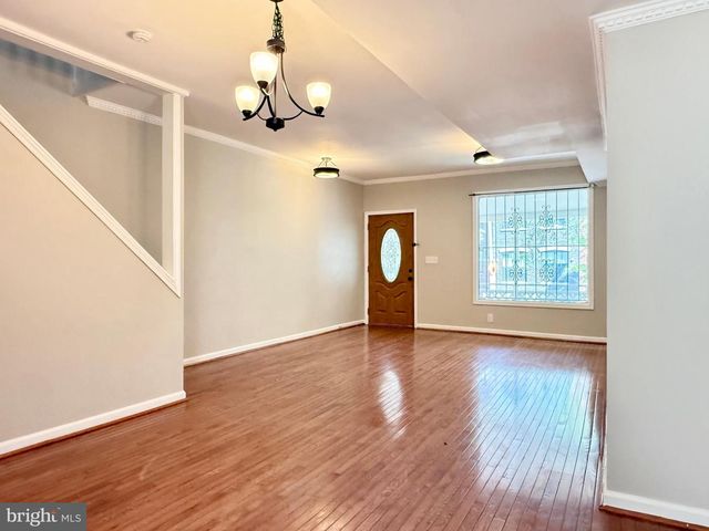 1004 GIRARD ST NW, Washington, DC 20001