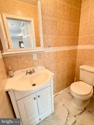 1004 GIRARD ST NW, Washington, DC 20001
