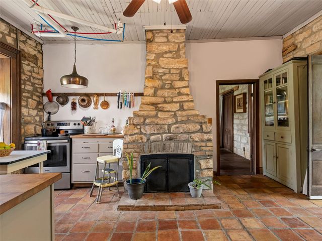 426 E Ranch Road 962 East, Round Mountain, TX 78663