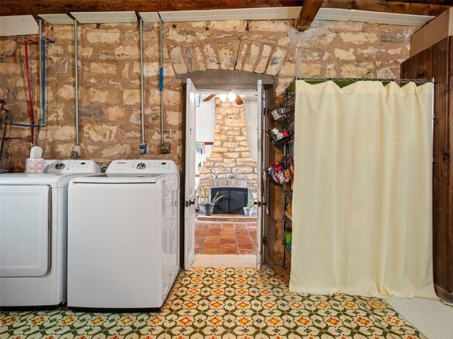 426 E Ranch Road 962 East, Round Mountain, TX 78663