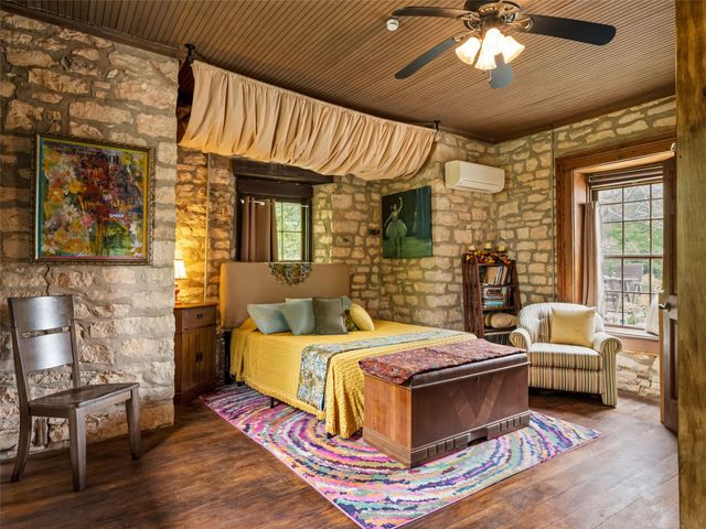 426 E Ranch Road 962 East, Round Mountain, TX 78663