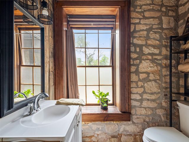426 E Ranch Road 962 East, Round Mountain, TX 78663