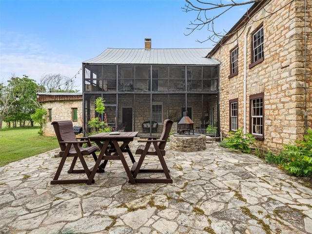 426 E Ranch Road 962 East, Round Mountain, TX 78663