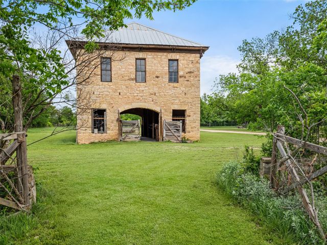 426 E Ranch Road 962 East, Round Mountain, TX 78663