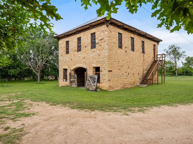 426 E Ranch Road 962 East, Round Mountain, TX 78663