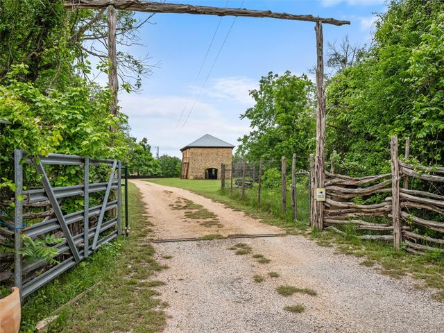 426 E Ranch Road 962 East, Round Mountain, TX 78663