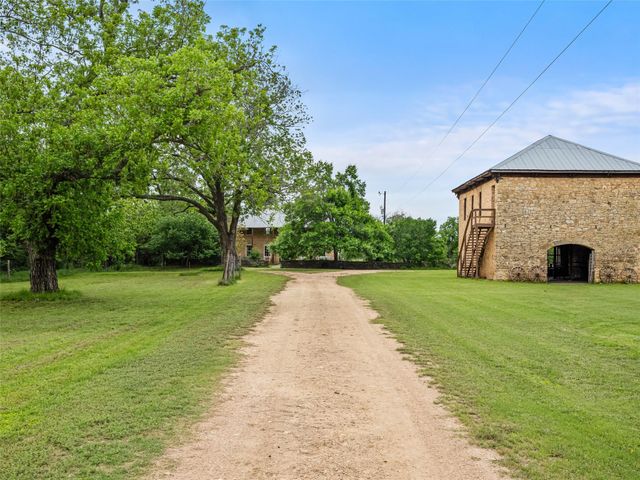 426 E Ranch Road 962 East, Round Mountain, TX 78663