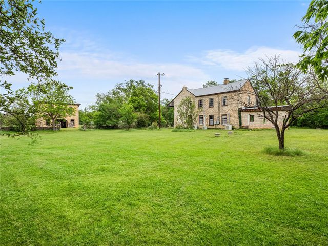 426 E Ranch Road 962 East, Round Mountain, TX 78663