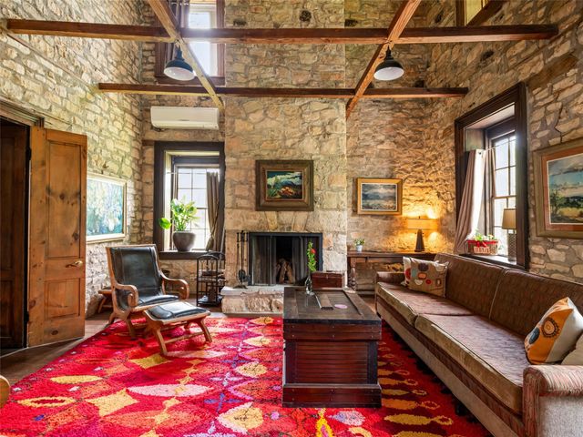 426 E Ranch Road 962 East, Round Mountain, TX 78663