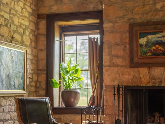 426 E Ranch Road 962 East, Round Mountain, TX 78663