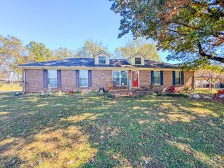 300 Greenfield Ln, Castalian Springs, TN 37031