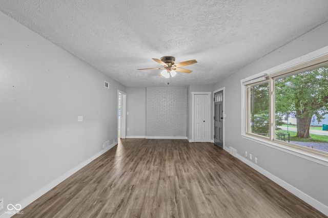 1075 S Morgantown Road, Greenwood, IN 46143