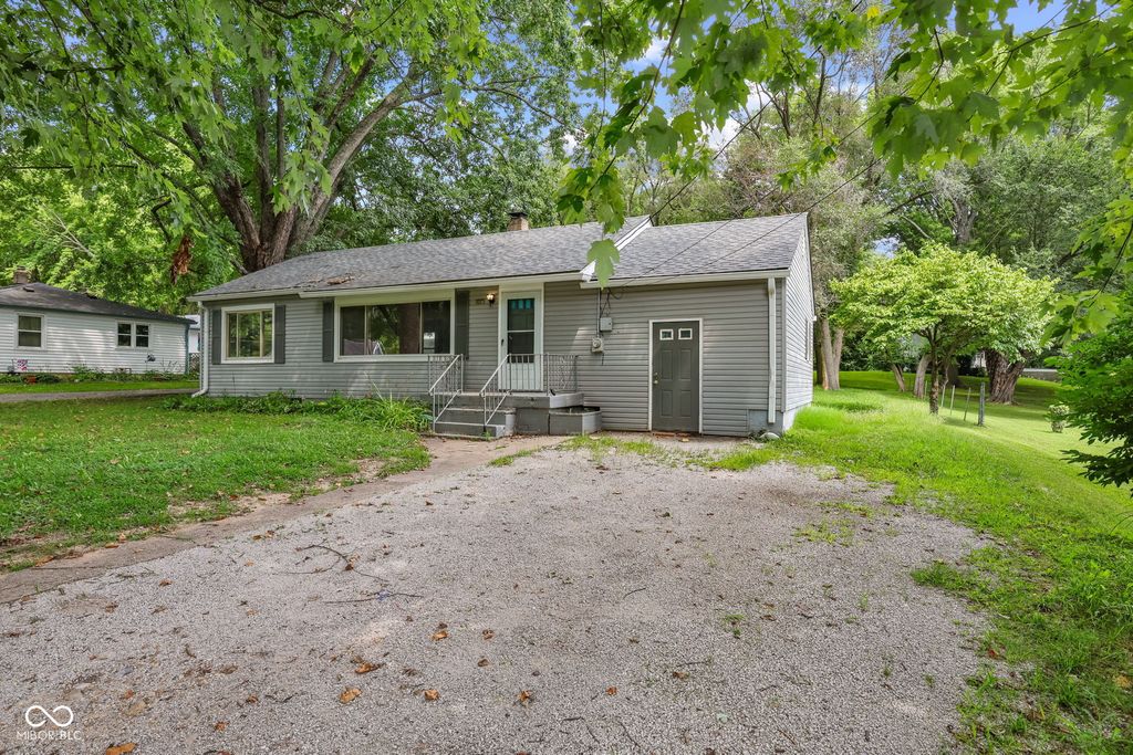1075 S Morgantown Road, Greenwood, IN 46143