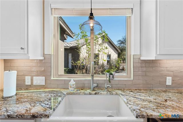 1276 Canyon Crossing View, Dripping Springs, TX 78620