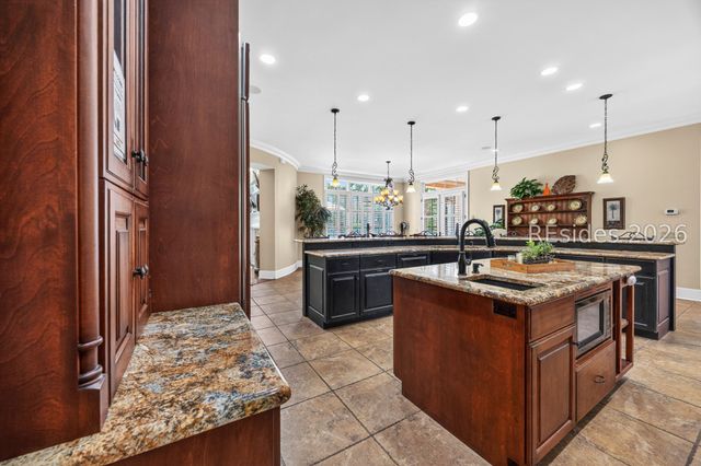 14 Dove St, Hilton Head Island, SC 29928