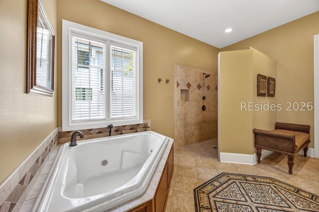 14 Dove St, Hilton Head Island, SC 29928