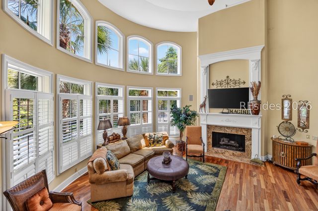 14 Dove St, Hilton Head Island, SC 29928