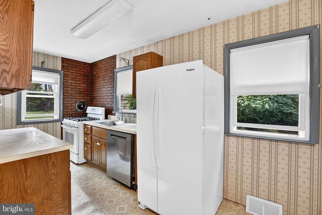 303 WYNNEWOOD RD, Ewing, NJ 08628