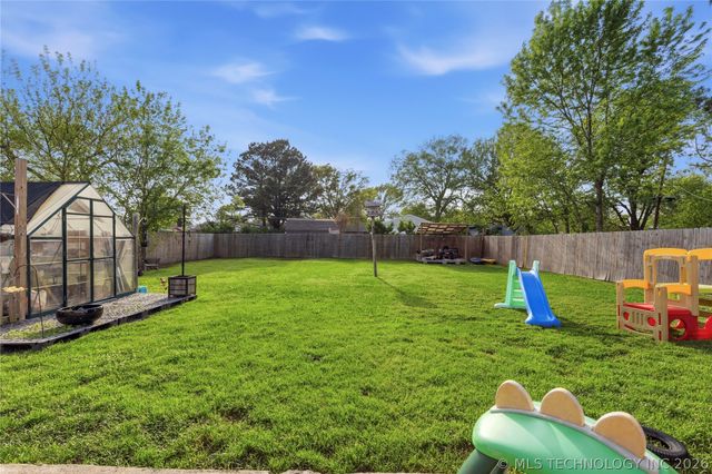 902 S Lincoln Ave Avenue, Wagoner, OK 74467