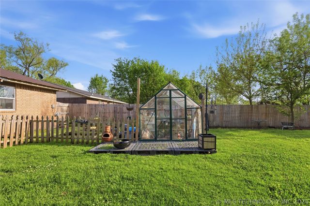 902 S Lincoln Ave Avenue, Wagoner, OK 74467