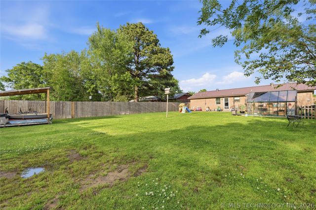 902 S Lincoln Ave Avenue, Wagoner, OK 74467