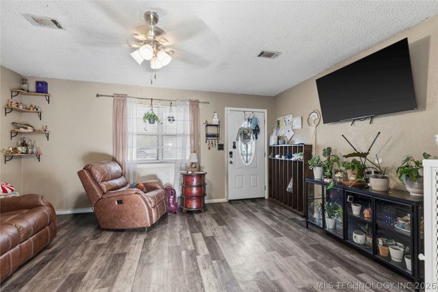 902 S Lincoln Ave Avenue, Wagoner, OK 74467
