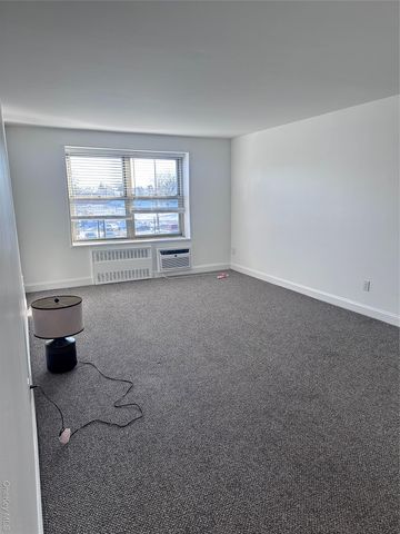 20 Wendell Street 33B, Hempstead, NY 11550