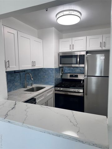 20 Wendell Street 33B, Hempstead, NY 11550