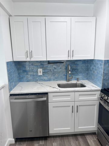 20 Wendell Street 33B, Hempstead, NY 11550