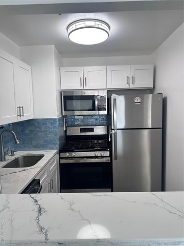 20 Wendell Street 33B, Hempstead, NY 11550