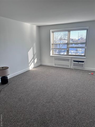 20 Wendell Street 33B, Hempstead, NY 11550