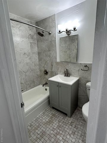 20 Wendell Street 33B, Hempstead, NY 11550