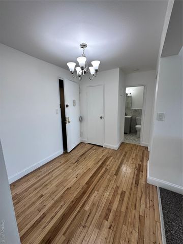 20 Wendell Street 33B, Hempstead, NY 11550