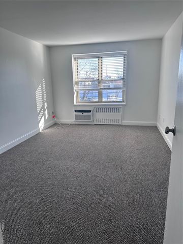 20 Wendell Street 33B, Hempstead, NY 11550