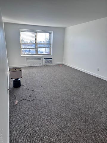 20 Wendell Street 33B, Hempstead, NY 11550