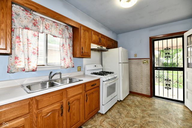 2748 S Lyons Avenue, Indianapolis, IN 46241