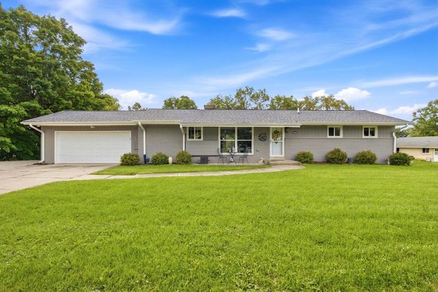 14465 Lindsay DRIVE, Brookfield, WI 53005