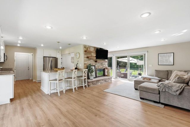 14465 Lindsay DRIVE, Brookfield, WI 53005