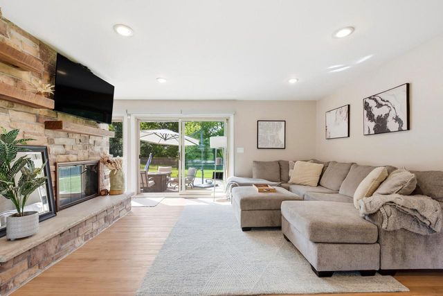 14465 Lindsay DRIVE, Brookfield, WI 53005