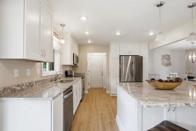 14465 Lindsay DRIVE, Brookfield, WI 53005