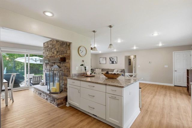 14465 Lindsay DRIVE, Brookfield, WI 53005