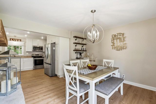 14465 Lindsay DRIVE, Brookfield, WI 53005
