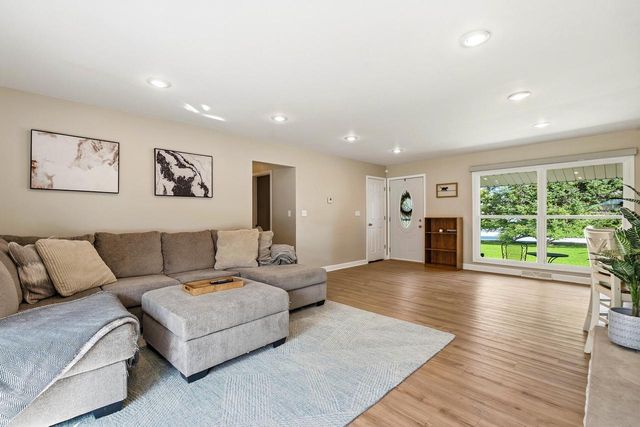 14465 Lindsay DRIVE, Brookfield, WI 53005