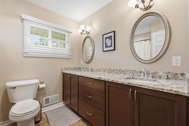 14465 Lindsay DRIVE, Brookfield, WI 53005