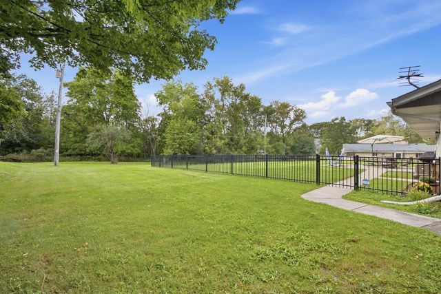 14465 Lindsay DRIVE, Brookfield, WI 53005