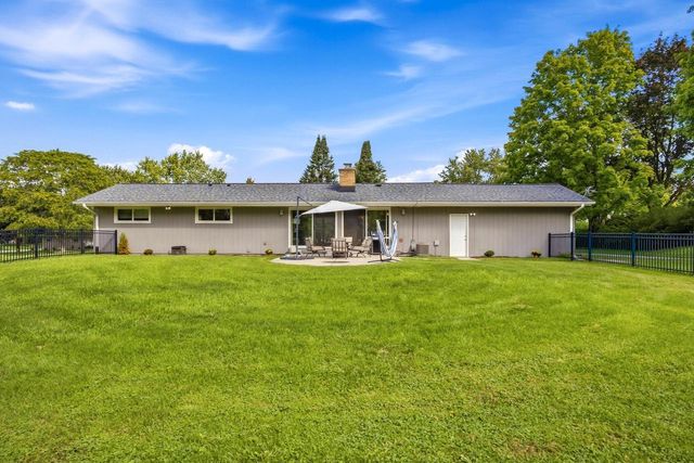 14465 Lindsay DRIVE, Brookfield, WI 53005