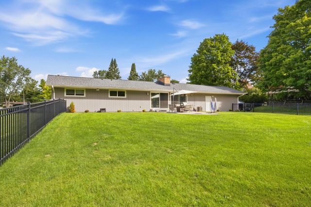 14465 Lindsay DRIVE, Brookfield, WI 53005