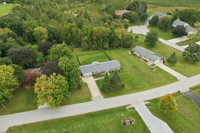 14465 Lindsay DRIVE, Brookfield, WI 53005