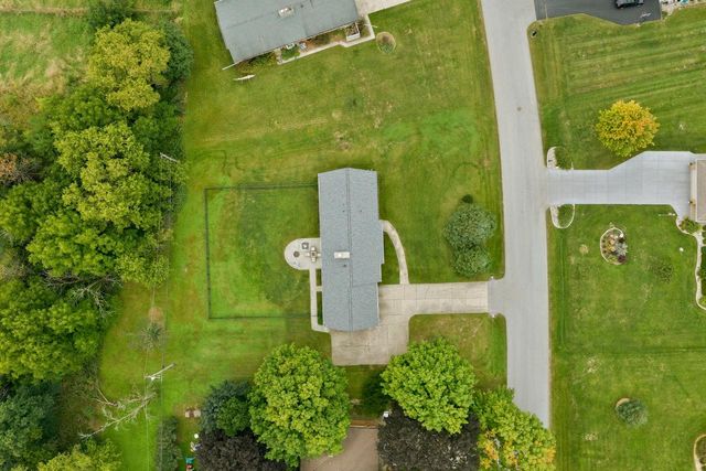 14465 Lindsay DRIVE, Brookfield, WI 53005